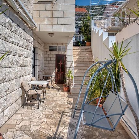 Guesthouse Victoria II Дубровник Екстериор снимка