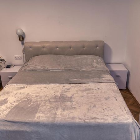 Guesthouse Victoria II Дубровник Екстериор снимка