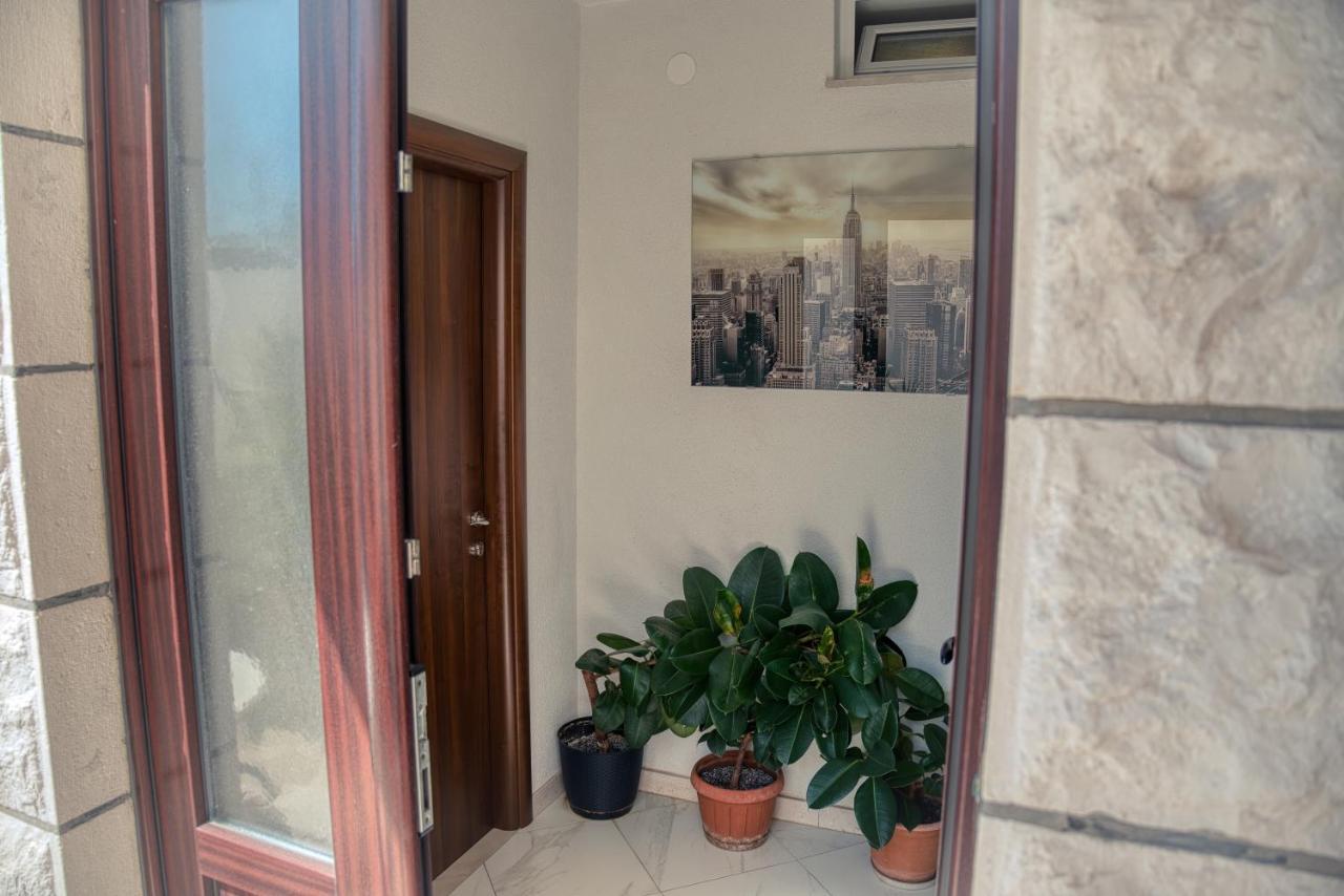 Guesthouse Victoria II Дубровник Екстериор снимка