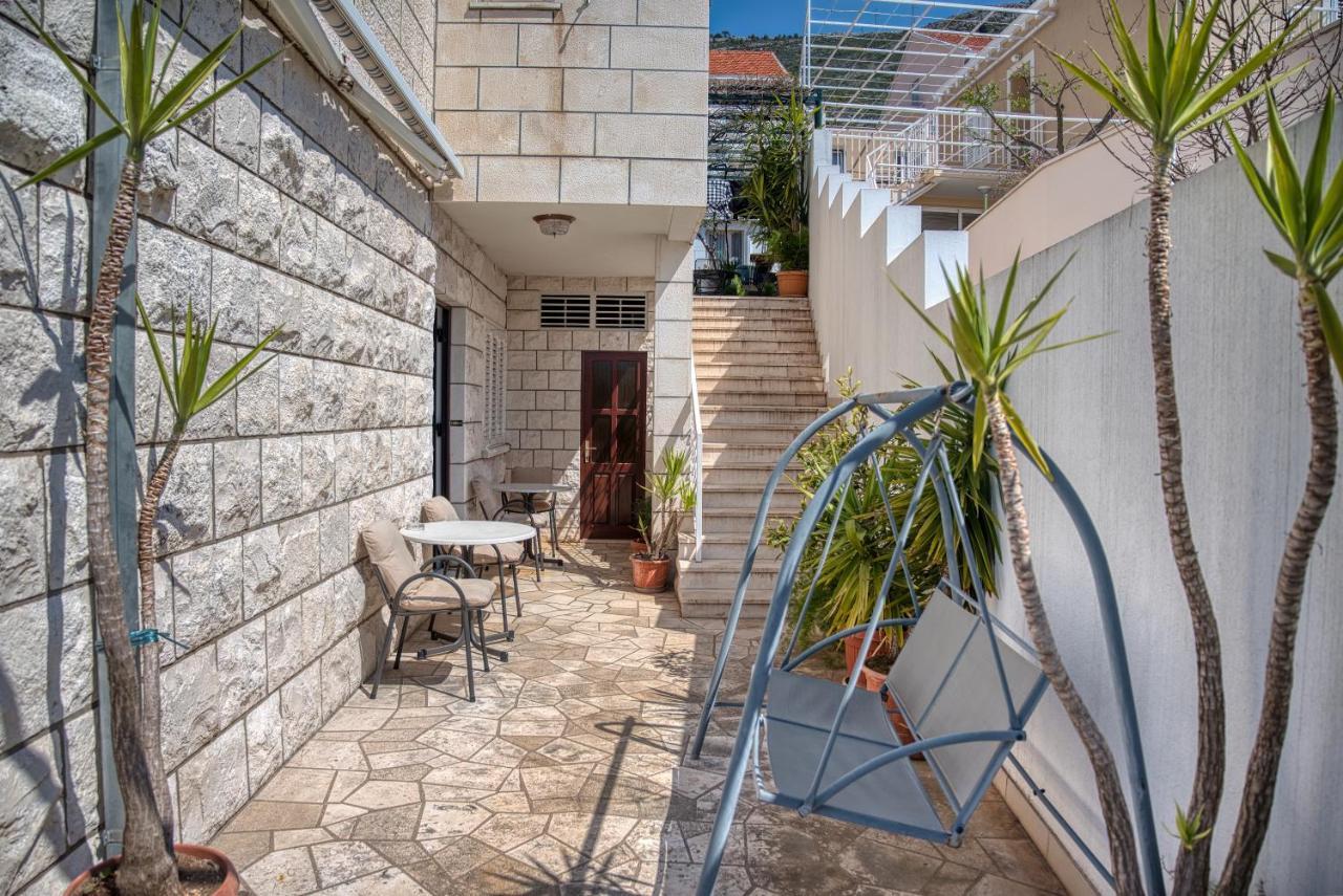 Guesthouse Victoria II Дубровник Екстериор снимка