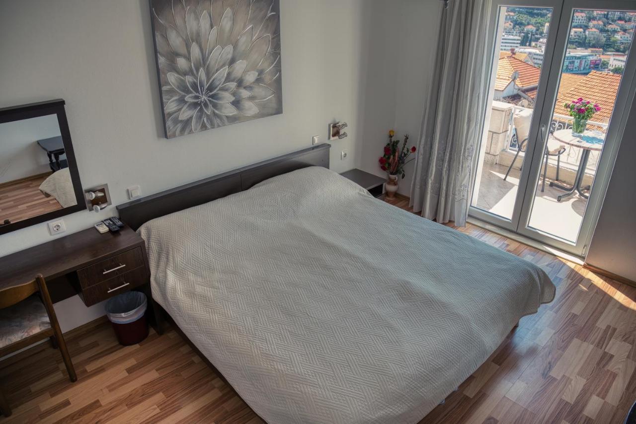 Guesthouse Victoria II Дубровник Екстериор снимка