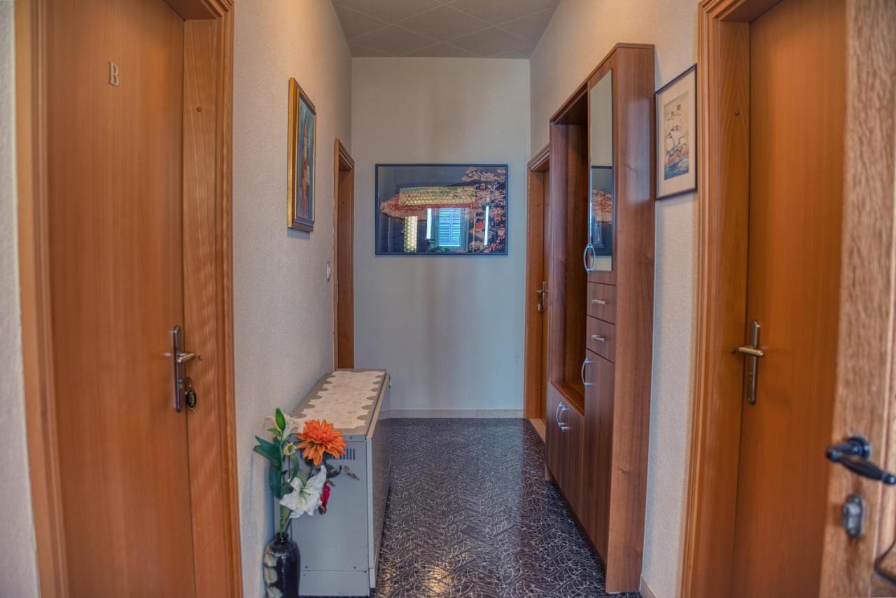 Guesthouse Victoria II Дубровник Екстериор снимка
