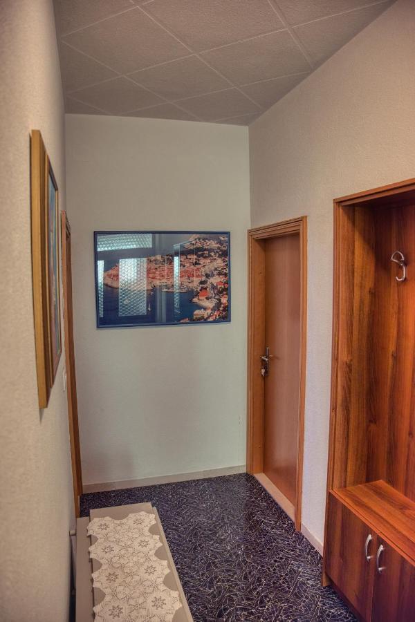 Guesthouse Victoria II Дубровник Екстериор снимка