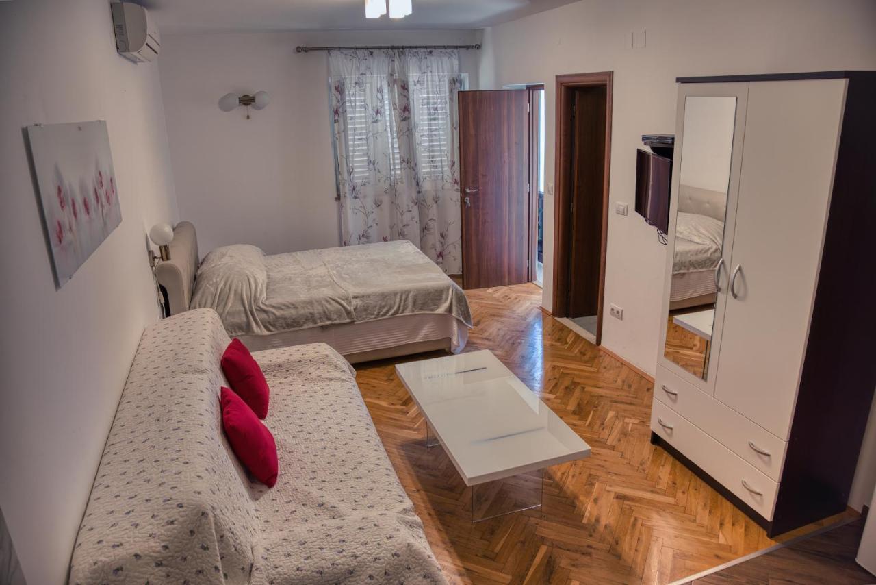 Guesthouse Victoria II Дубровник Екстериор снимка