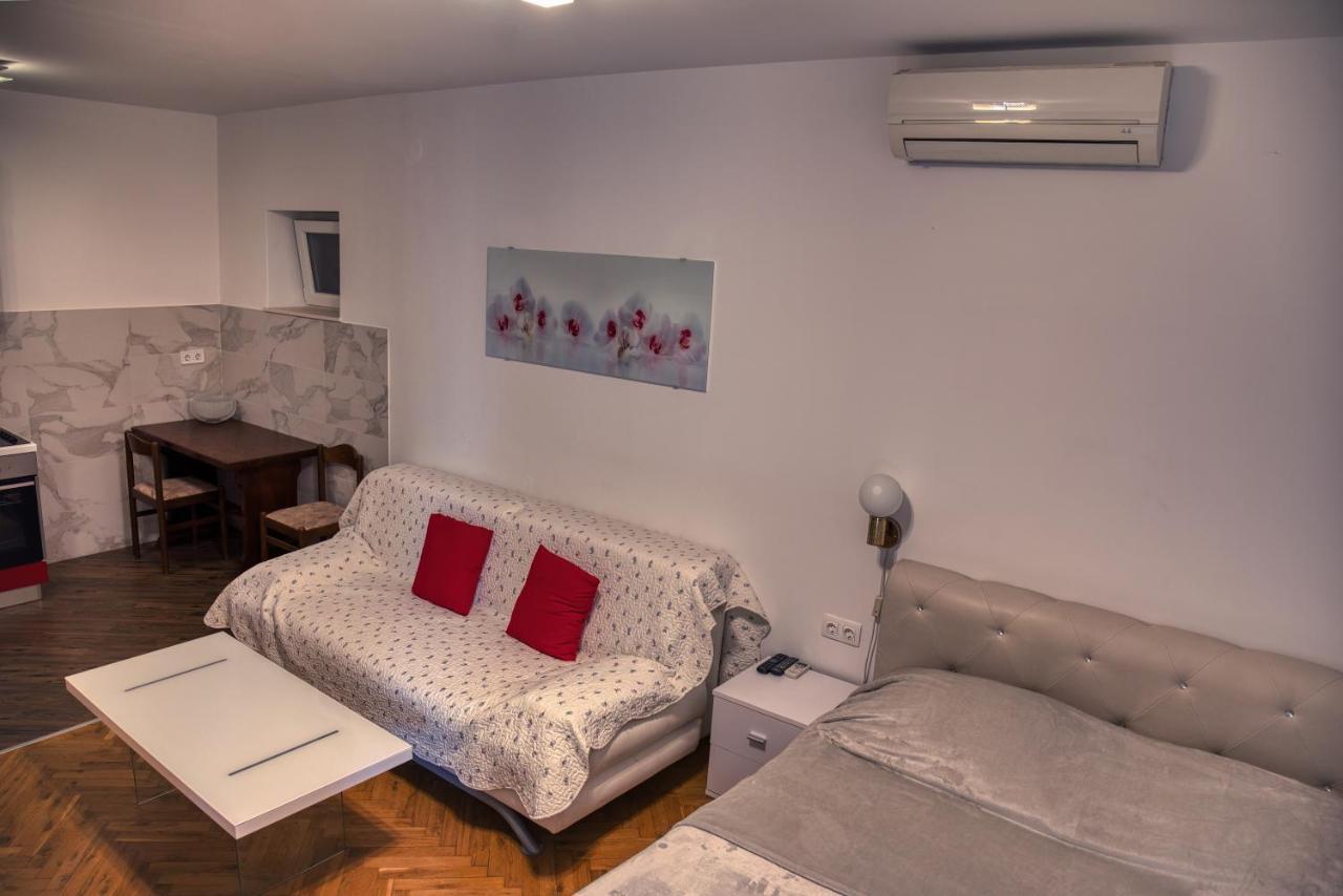 Guesthouse Victoria II Дубровник Екстериор снимка