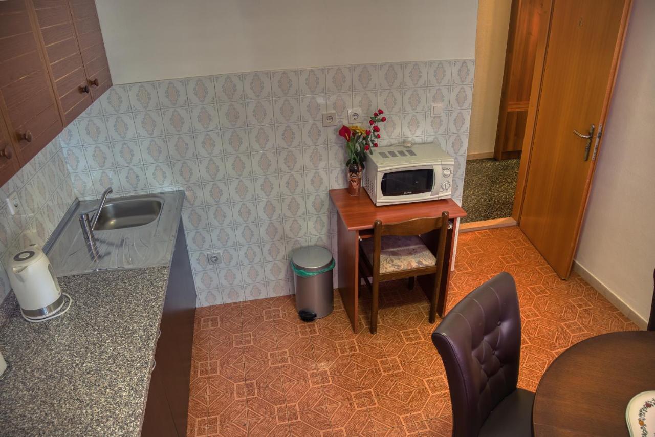 Guesthouse Victoria II Дубровник Екстериор снимка