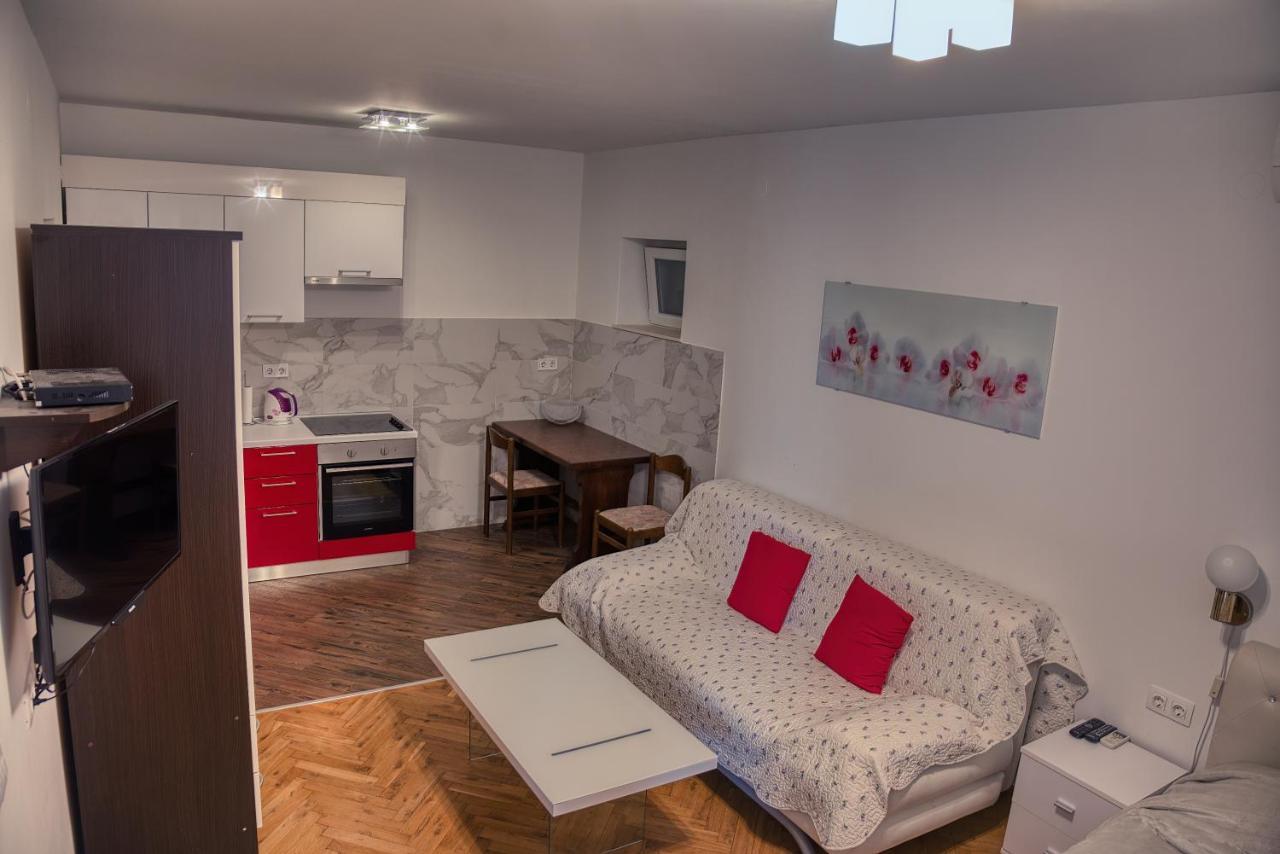 Guesthouse Victoria II Дубровник Екстериор снимка